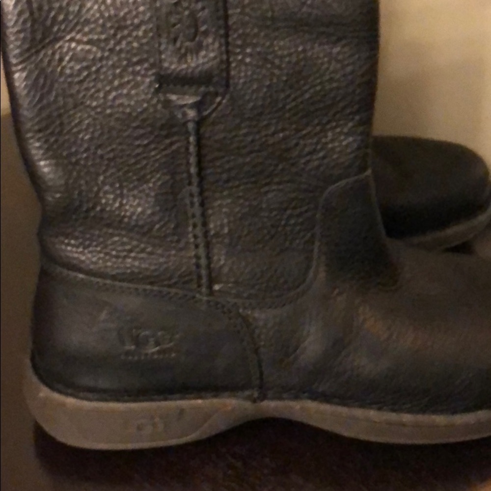 Men’s UGG size 9.5 boots